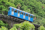 Wagen 1  Locarno  der FLMS ist auf dem Weg nach oben zum Kloster Madonna del Sasso. 02.06.2016.