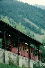 Standseilbahn Les Avants - Sonloup, Montreux. Wagen in der Bergstation.Seilbahn von der Station der MOB in Les Avants auf den Col de Sonloup.__04-09-1976