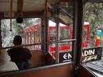 Im Wagen 2 der Standseilbahn Muottas Muragl. Wir sind auf halbem Weg und kreuzen Wagen 1. Wintereinbruch im Engadin, 05. Sept. 2007, 13:46