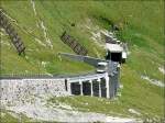 . Ein Wagen der Standseilbahn Niesen nhert sich am 29.07.08 der Endstation Niesen Kulm. Diese Bahn wurde 1906 gebaut und die Betriebserffnung fand im Jahr 1910 statt. (Jeanny)