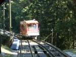 Niesen Bahn - Wagen 1 kurz vor der Kreuzung mit Wagen 2 unterwegs am 23.09.2014