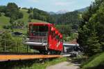 Ein Wagen auf der Talfahrt,kurz vor der Talstation in Mülenen 693m.ü.M.Zum 100 jährigen Jubiläum der Niesenbahn im Jahr 2010,brachte die Schweizerische Post eine Briefmarke heraus.28.05.15