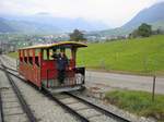 SthB - Stanserhornbahn. Standseilbahn Stans-Chälti, Oldtimer-Wagen bei der Ausweichstelle - 20.09.2010