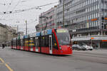 Be 6/8 Combino 657, auf der Linie 9, fährt zur Haltestelle beim Bahnhof Bern.