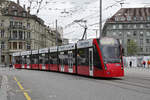 Be 6/8 Combino 664, auf der Linie 9, fährt am 17.04.2023 zur Haltestelle beim Bahnhof Bern.