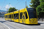 Be 6/8 Combino 667 YB Tram, auf der Linie 9, bedient am 09.07.2024 die Haltestelle Kursaal.