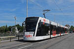 Be 6/8 Combino 670 mit der KPT Werbung, auf der Linie 9, überquert am 09.07.2024 die Kornhausbrücke. Aufnahme Bern.