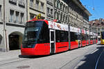 Be 6/8 Tramlink 915, auf der Linie 7, bedient am 09.07.2024 die Haltestelle Bärenplatz. Aufnahme Bern.