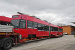 Am 12.11.2024 stehen die Vevey Trams 738 und 739 von Bernmobil verladen am Zoll in Rheinfelden und warten auf die Weiterfahrt nach Liwiw in der Ukraine. Auf dem Bild Wagen 739. Aufnahme Rheinfelden.