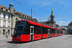 Be 6/8 Tramlink 919, auf der Linie 7, fährt am 09.07.2024 zur Haltestelle beim Bahnhof Bern.