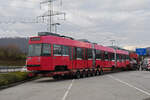 Am 04.12.2024 steht das Vevey Tram 737 verladen für die Fahrt in die Ukraine beim Zoll in Rheinfelden.