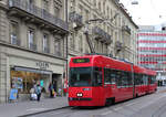 Vevey-Tram Be 4/8 736 in Bern, Hirschengraben am 01.10.2016. Die Ära dieser Fahrzeuge ist inzwischen zu Ende, zumindest in Bern, sie werden durch Stadler Tramlink ersetzt. 11 der total 12 Wagen finden in Lviv in der Ukraine eine neue Heimat, einer wird in den Bestand von BERNMOBIL historique aufgenommen.