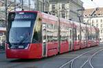 BERNMOBIL Tramlink Be 6/8 920 am 5.2.25 kurz vor dem Bahnhof Bern.