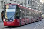 Tramlink Be 6/8 913 von BERNMOBIL am 5.2.25 beim Bahnhof Bern.