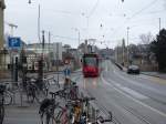 Auf vielen Berner Straßen dominieren Busse und Bahnen in dichtem Takt - auch das Fahrrad wird hier gut genutzt.