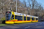 Be 6/10 Tango 176, auf der Linie 11, fährt zur Haltestelle am Bahnhof SBB.