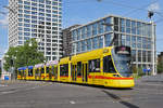 Be 6/10 Tango 169, auf der Linie 11, fährt bei der Haltestelle Bahnhof SBB ein.