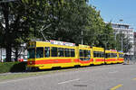 Doppeltraktion, mit dem Be 4/8 234 und dem Be 4/6 241, auf der Linie 10, fährt am 11.07.2023 zur Haltestelle am Bahnhof SBB.