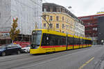 Be 8/10 TINA 4207, auf der Linie 10, fährt am 18.11.2024 zur Haltestelle am Bahnhof SBB.