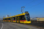 Be 8/10 4211 TINA, auf der Linie 11, fährt am 27.12.2024 zur Haltestelle M-Parc. Aufnahme Basel.