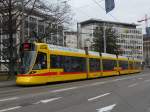 Tango mit der Betriebsnummer 154 und dem Gemeindewappen von Dornach auf der Linie 11 an der Haltestelle Aeschenplatz. Die Aufnahme stammt vom 11.03.2012.