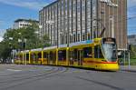 Be 6/10 Tango 163 auf der Linie 10 fährt an der Haltestelle Bahnhof SBB ein.