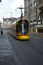 Diese Stadler Altenrhein Tango Straßenbahn fährt am 07.06.2015 auf der Linie 11. Aufgenommen am Marktplatz in Basel.