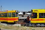 Mit den beiden be 4/8 217 und 218 wird der Tango 175 gekuppelt und anschließend vom Eisenbahnwagen gezogen. Die Aufnahme stammt vom 01.07.2015.