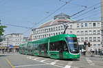 Be 6/8 Flexity 5022, auf der Linie 1, fährt zur Endhaltestelle am Bahnhof SBB.