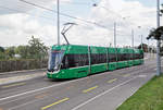 Be 6/8 Flexity 5042, auf der Linie 3, fährt zur Endstation Burgfelderhof.