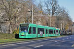 Be 6/8 Combino 323, auf der Linie 8, fährt zur Haltestelle am Bahnhof SBB.