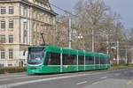 Be 6/8 Combino 321, auf der Linie 8, fährt zur Haltestelle Bahnhof SBB. Die Aufnahme stammt vom 24.02.2018.