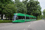 Be 6/8 Flexity 5034, auf der Linie 3, fährt zur Haltestelle Aeschenplatz.