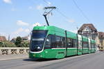 Be 6/8 Flexity 5041, auf der Linie 14, überquert die Mittlere Rheinbrücke. Die Aufnahme stammt vom 30.06.2018.