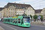 Be 6/8 Combino 316, auf der Linie 14, überquert die Mittlere Rheinbrücke. Die Aufnahme stammt vom 02.06.2018.