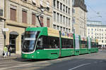 Be 6/8 Flexity 5006, auf der Linie 8, fährt zur Haltestelle Markthalle.