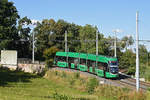 Be 4/6 Flexity 6009, auf der Linie 16, verlässt die Haltestelle Hechtliacker. Die Aufnahme stammt vom 11.08.2018.