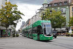 Während der Grossbaustelle am Bankverein, werden fast alle Linien umgeleitet oder verlängert. Am 07.10.2019 fährt der Be 6/8 Flexity 5006, auf der Linie 15, bei der Haltestelle Tellplatz ein.