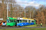 Zwei verwandte Schindler/BBC Wagen im Raum Basel: Links der Be 4/4 483 der Basler Verkehrsbetriebe, rechts der 1999 von zweiteiligem Be 4/6 zu dreiteiligem Be 4/8 verlängerte Wagen 259 der