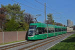 Be 6/8 Flexity 5017, auf der Linie 14, fährt am 17.10.2022 zur Haltestelle Kästeli.