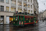 In der Weihnachtszeit fährt auch das Weihnachtstram mit Kindern durch die Stadt. Am Fahrschalter steht der Nikolaus persönlich. Am 10.12.2022 fährt das Tram zur Haltestelle Schifflände.