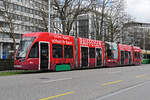 Be 4/6 6011 mit der Werbung für die Raiffeisen Bank, auf der wegen der gesperrten Margarethenbrücke umgeleiteten Linie 16, fährt am 19.02.2024 zur Haltestelle am Aeschenplatz.