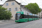 Be 6/8 Flexity 5018, auf der Linie 14, fährt am 27.05.2024 den Steinenberg hinunter zur Haltestelle Barfüsserplatz.
