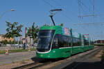 Be 6/8 Flexity 5038, auf der wegen einer Grossbaustelle zwischen Hardstrasse und Pratteln umgeleiteten Linie 14, fährt am 15.07.2024 zur Endstation M-Parc.