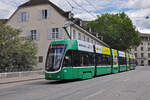 Be 6/8 Flexity 5001, auf der Linie 14, fährt am 22.07.2024 den Steinenberg hinunter zur Haltestelle Barfüsserplatz. Aufnahme Basel.