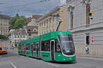 Be 4/6 Flexity 6009, auf der Linie 15, fährt am 22.07.2024 den Steinenberg hoch zur Haltestelle Bankverein. Aufnahme Basel.