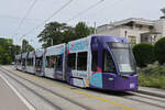 Be 6/8 Flexity 5028 mit der Werbung für die Fussball EM der Frauen 2025 in der Schweiz, auf der Linie 6, bedient am 05.07.2024 die Haltestelle Weilstrasse. Aufnahme Riehen.