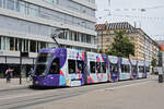 Be 6/8 Flexity 5028 mit der Werbung für die Fussball EM der Frauen 2025 in der Schweiz, auf der Linie 6, bedient am 05.07.2024 die Haltestelle Gewerbeschule. Aufnahme Basel.