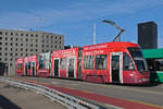 Be 4/6 Flexity mit der Werbung für die Raiffeisenbank, auf der Linie 15, überquert am 07.09.2024 die Münchensteinerbrücke.