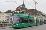 Be 6/8 Flexity 5041, auf der Linie 6, überquert am 26.08.2024 die Mittlere Rheinbrücke. Aufnahme Basel.